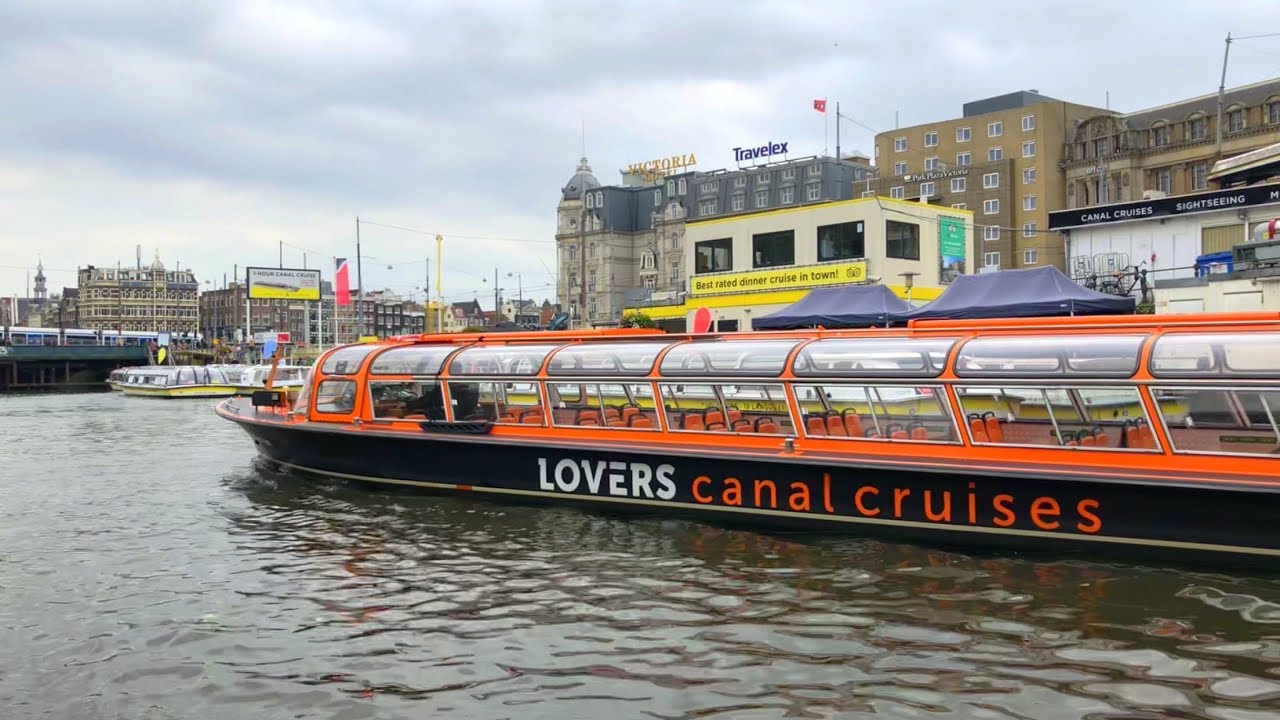 canal cruise amsterdam lovers