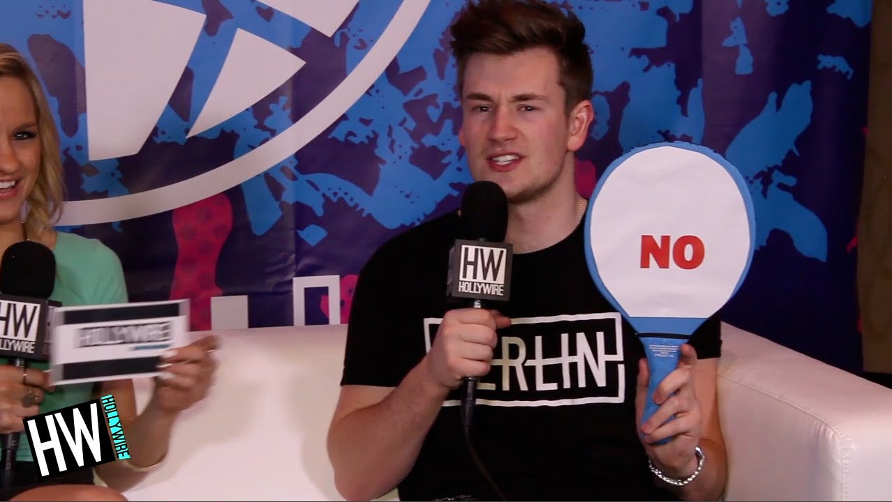 Oli White Talks Weird Fan Fiction In Silly Game! (PLAYLIST 2015)