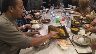Rombongan keluarga cucu dari isbandi orkes telerama berwisata kuliner di raja mangut beong