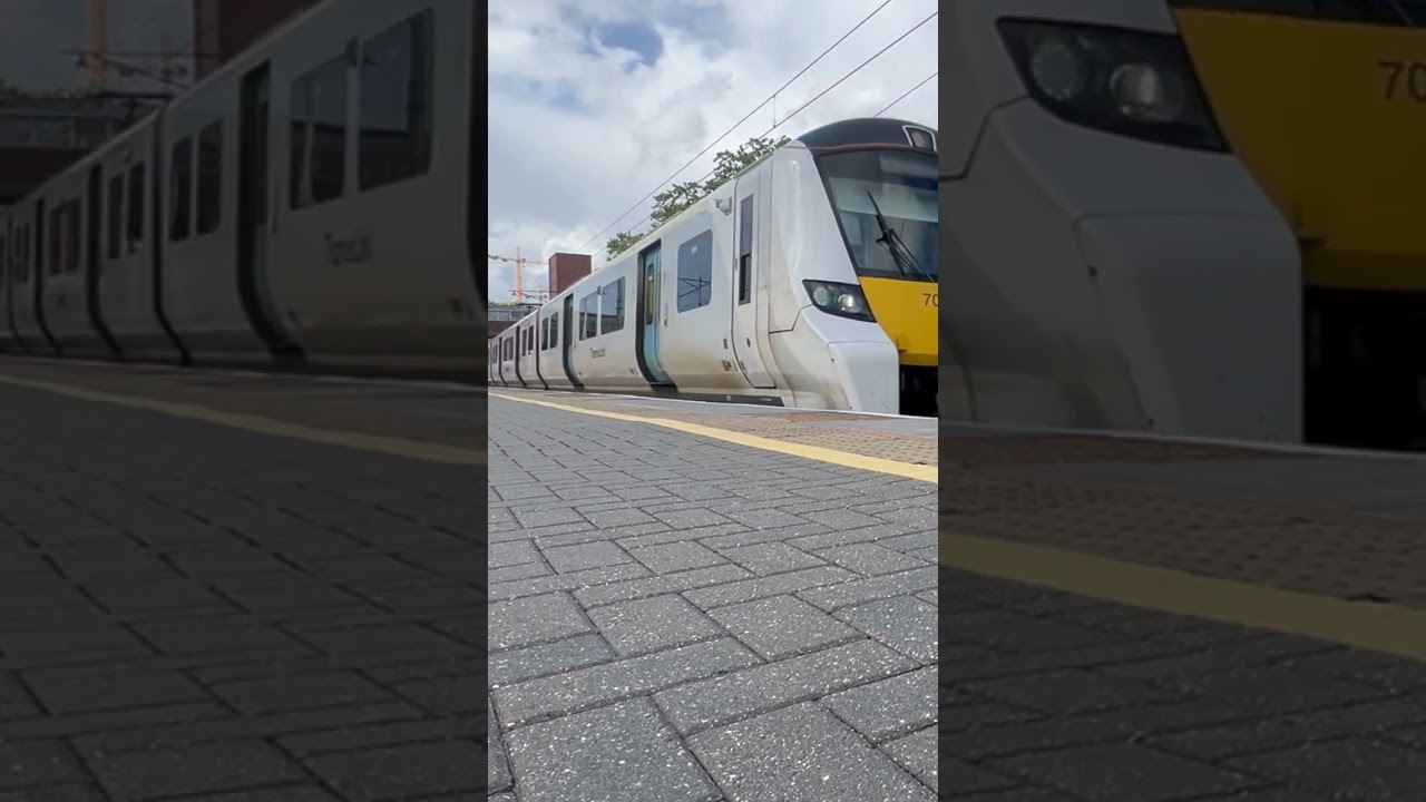 700101 arrives woth 2 depot honks and an 2 tone