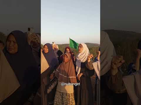 YALAL WATHON BERGEMA DI PUNCAK GUNUNG