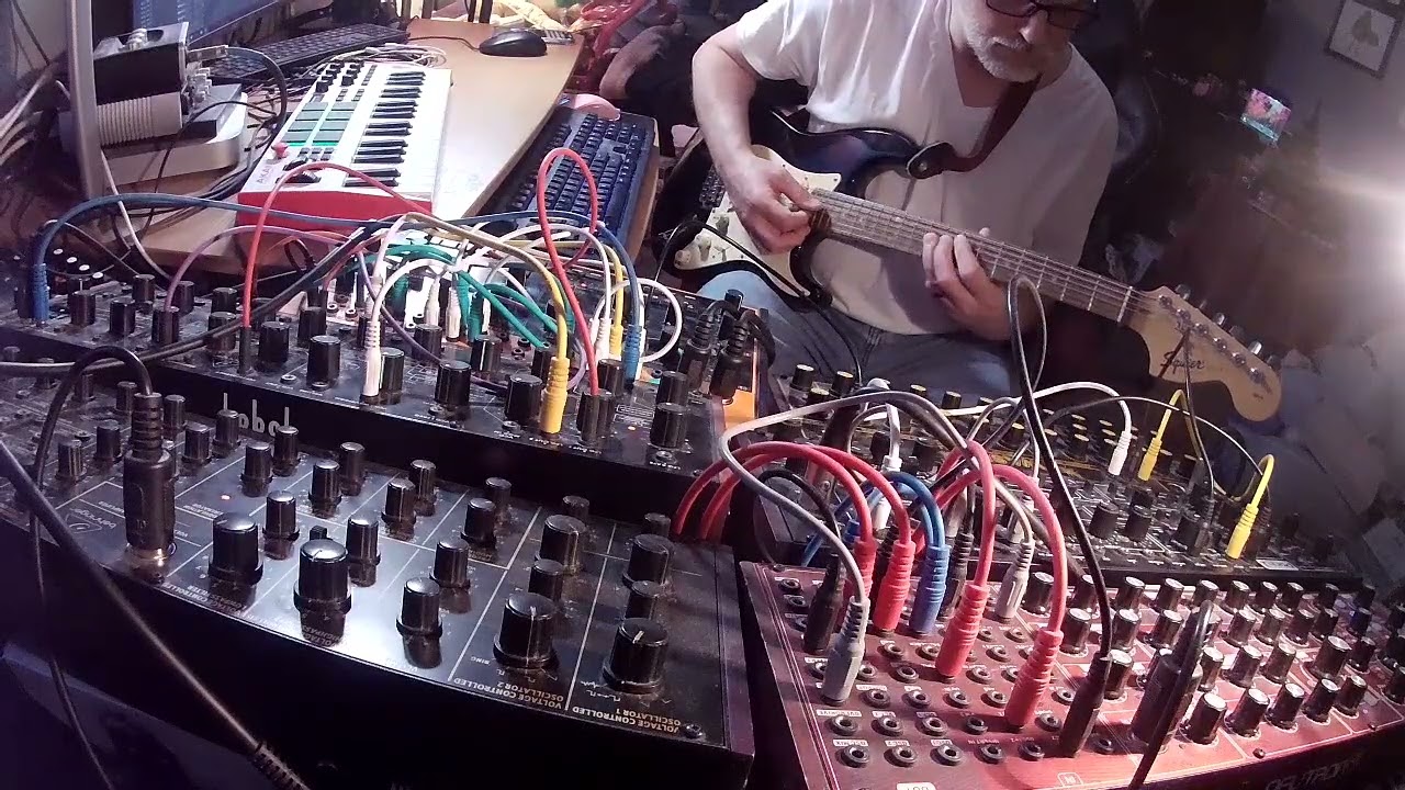 92520251 Behringer Wasp Deluxe Crave Pro-1 and Kobol Expander with Guitar Dark Synth Soundscape