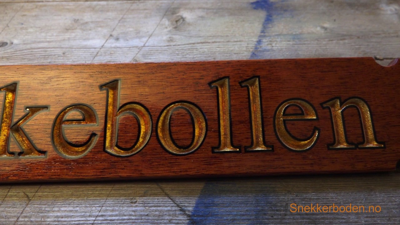 Treskilt fra snekkerboden