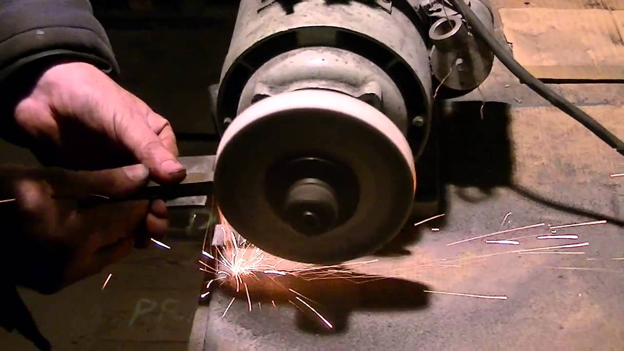 Ostrzenie noża przeskakiwanie iskry - YouTube