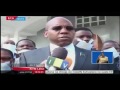 Wabunge Wa UpinzaniTanzania Watoka Nje Ya Ukumbi Wa Bunge Wakiwa Wamefunika Vinywa Vyao Kwa Karatasi Wabunge Wa UpinzaniTanzania Watoka Nje Ya Ukumbi Wa Bunge Wakiwa Wamefunika Vinywa Vyao Kwa Karatasi