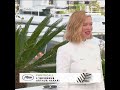 Léa Seydoux lumineuse sous les flashs des photographes !