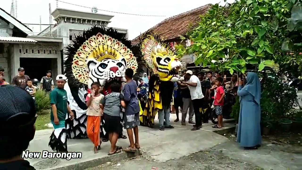 Semangat ayang! Kirab barongan bibisawijoyo di singorejo,kank agung