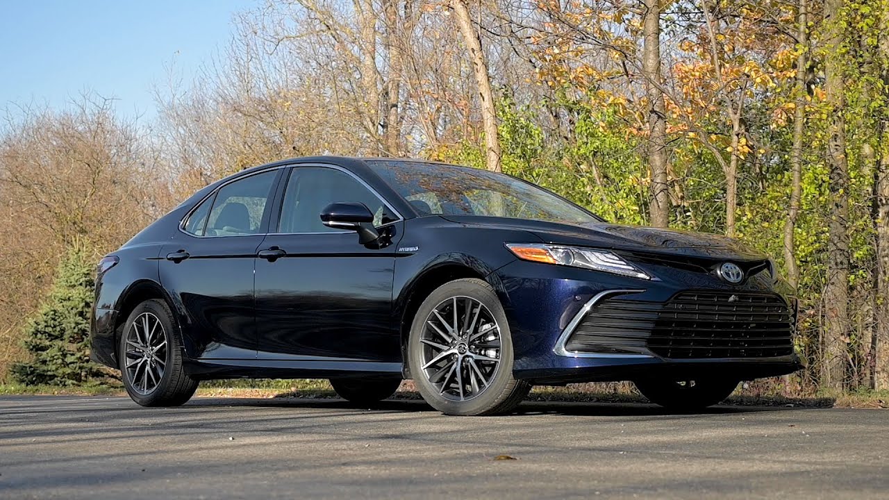 2021 Toyota Camry Hybrid: Review — Cars.com - YouTube