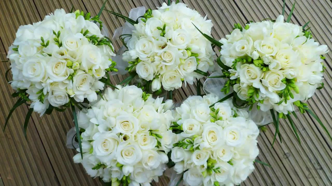 Белые розы. Твоё присутствие радует...
