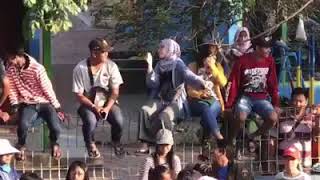 Cewek goyang  hot 🔥