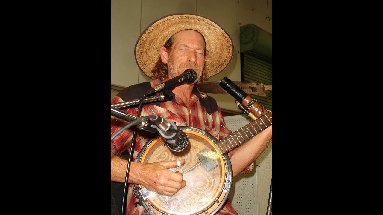 Marcus Fire performs on Didgeridoo, Banjo & Loops 47th Annual Spring