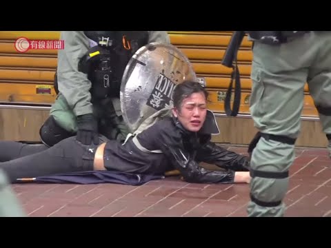 11.02 銅鑼灣、灣仔 - 有人投擲燃燒彈 警出動水炮車驅散 - 20191102 - 香港新聞 - 有線新聞 CABLE News