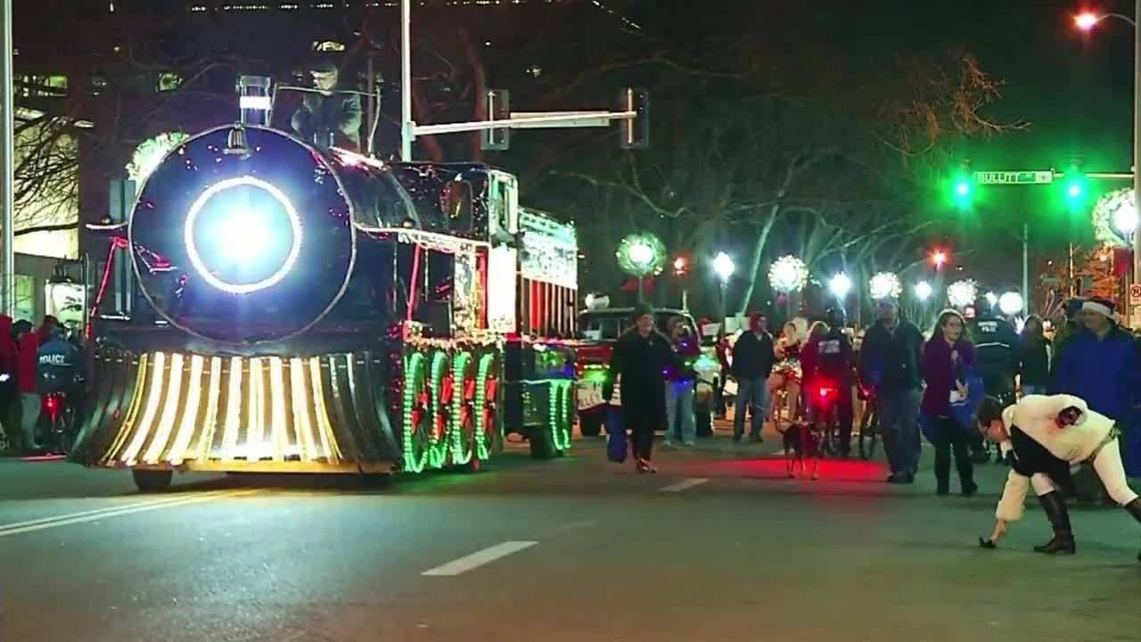 Roanoke City Christmas Parade 2022 Changes To Dickens Of A Christmas - Youtube