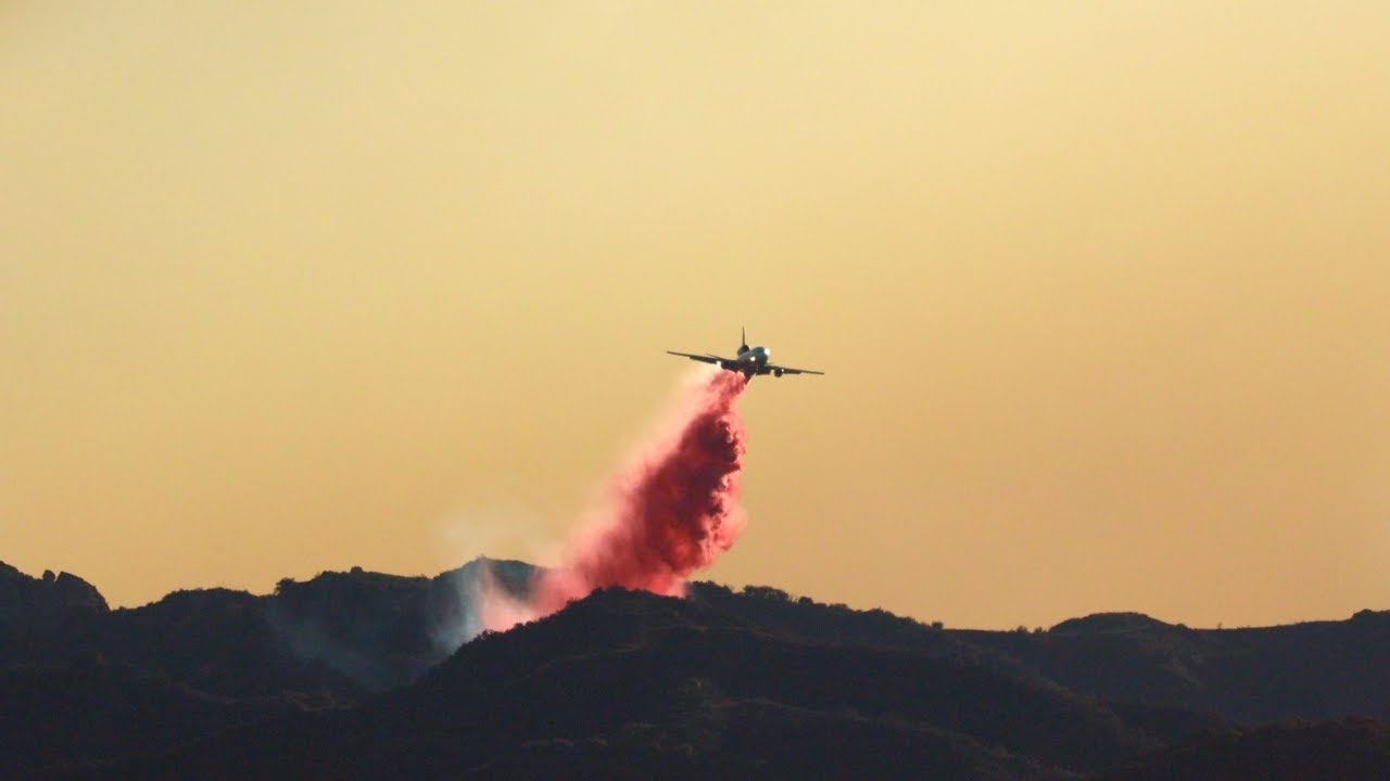 DROP PHOS-CHEK! Airplanes Battle Wildfires | PACIFIC PALISADES FIRE