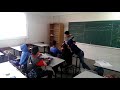 حلقة جديدة وفيديو جديد من قناة محمود شنيورة حال الطلاب عند خروج المعلم من الصف 