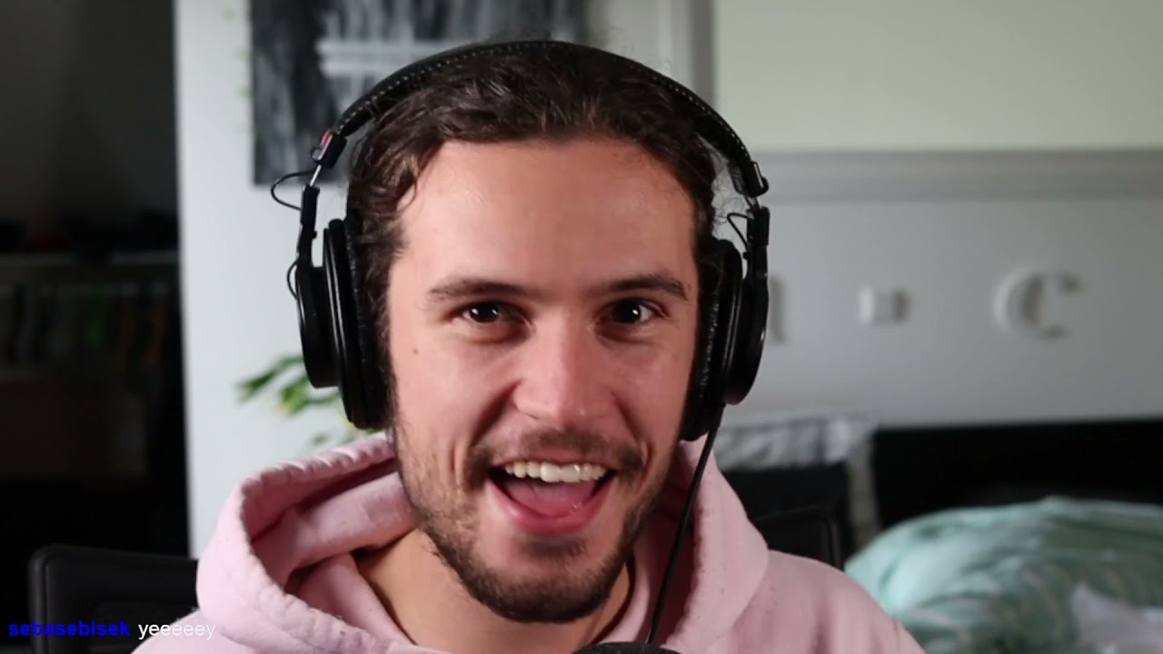 SmeerMike Playing Rogue Company (bf4 in the beginning)