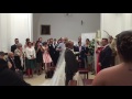 La novia canta al novio en el altar boda mariluz y Alvaro