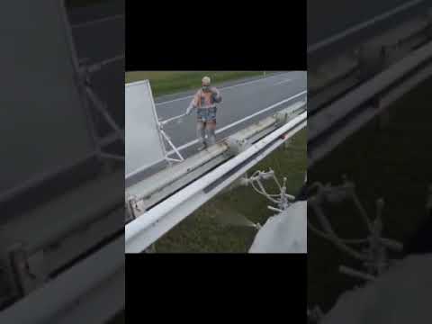 طلاء حواجز الطرق الحديدية