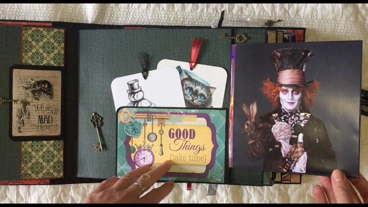 Album scrapbook Alicia en el país de las maravillas. Scrapbooking ideas inspiración. Gran proyecto.