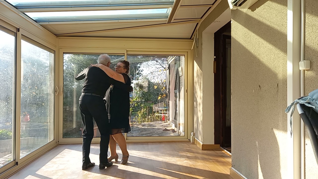 Bernadette et Robert dansent le 09-11-21 sur 4 titres de M. Sardou, pour les 80 ans de Bernadette.