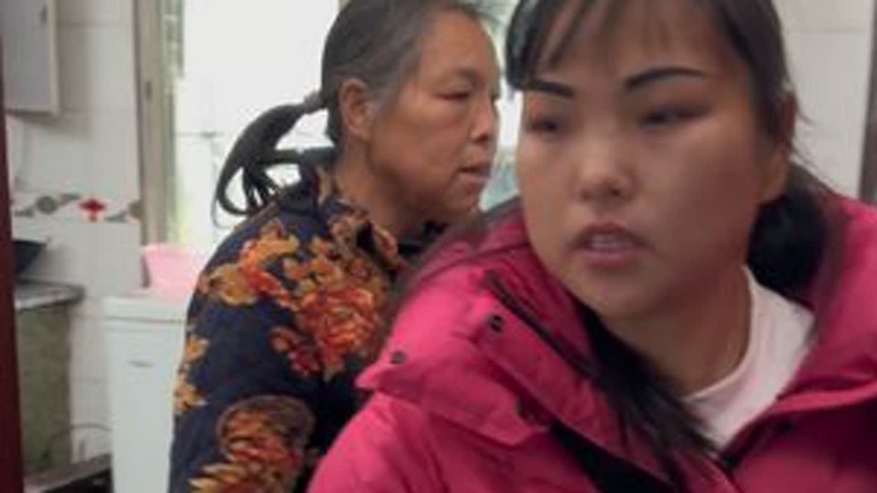 回山上别人要的鸡子和兔子回来给他们送#我的乡村生活