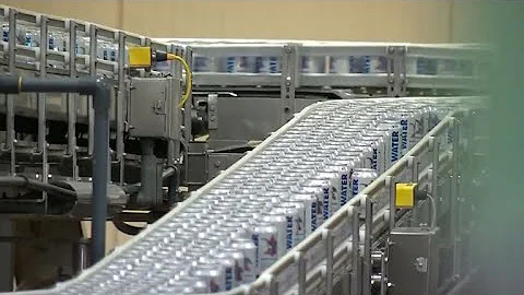 For hurricane relief, company cans water instead o...