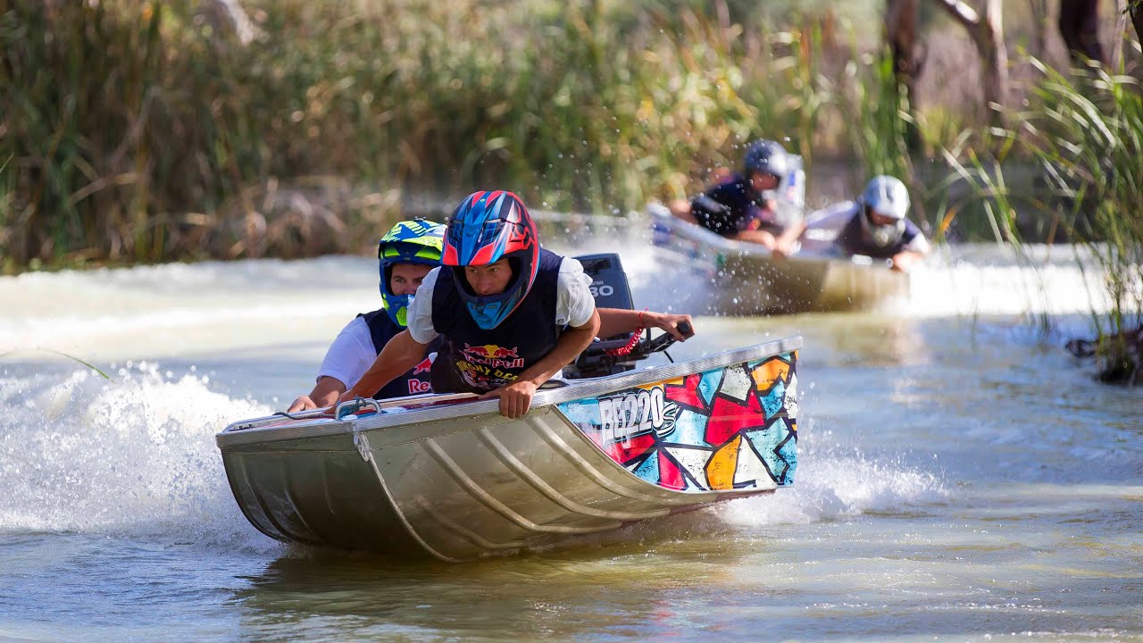 Extreme Dinghy Racing in Australia - YouTube