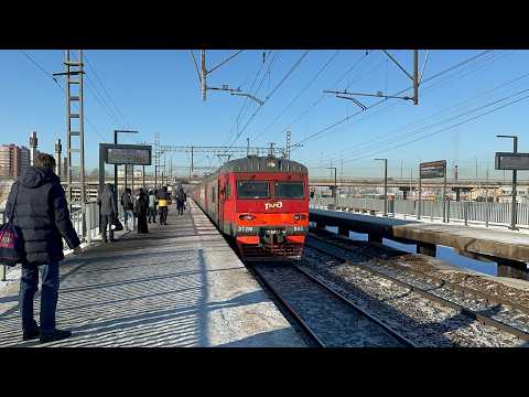 «Разные шрифты на головах!» Электропоезд ЭТ2М-045 на пл.Сортировочная и ст.Тосно, 2026 год