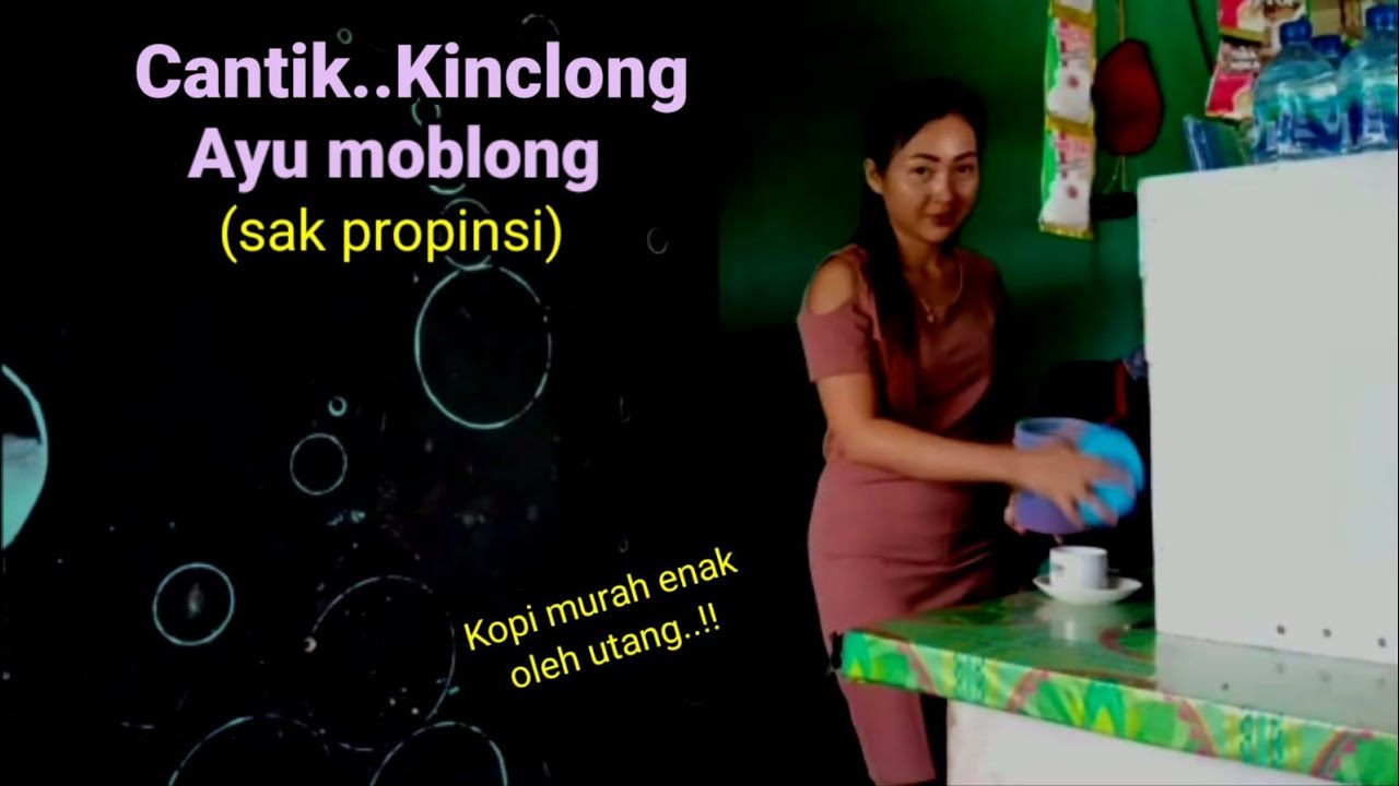 Gerimis sore bikin suasana Warung Kopi Cantik kinclong ayu moblong Syahdu di anak kampung sunyi.