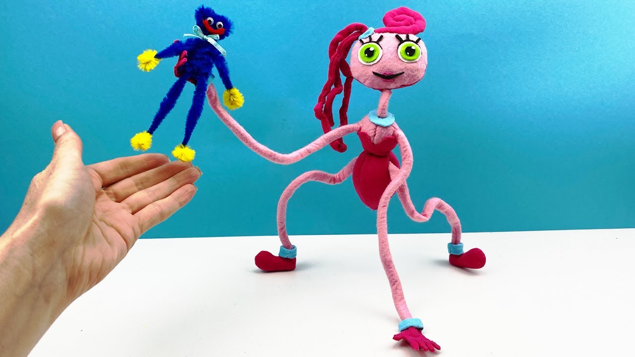 Made a mommy long legs doll to go with the set : r/PoppyPlaytime