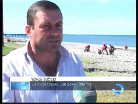 \"სანდასუფთავების\" სამსახურმა სანაპირო ზოლი წვიმის შედეგად გამორიყული ნარჩენებისგან გაწმინდა