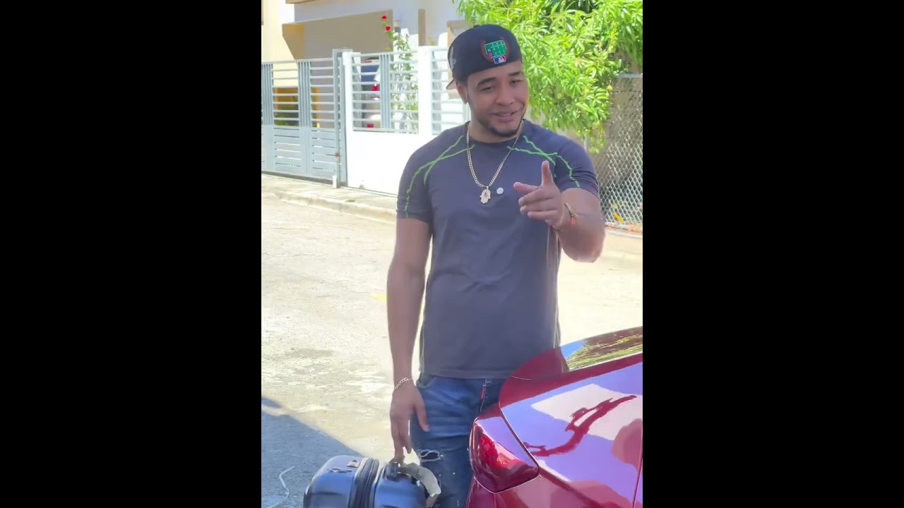 Hombre llega de los Estados Unidos y se encuentra a su mujer embarazada 