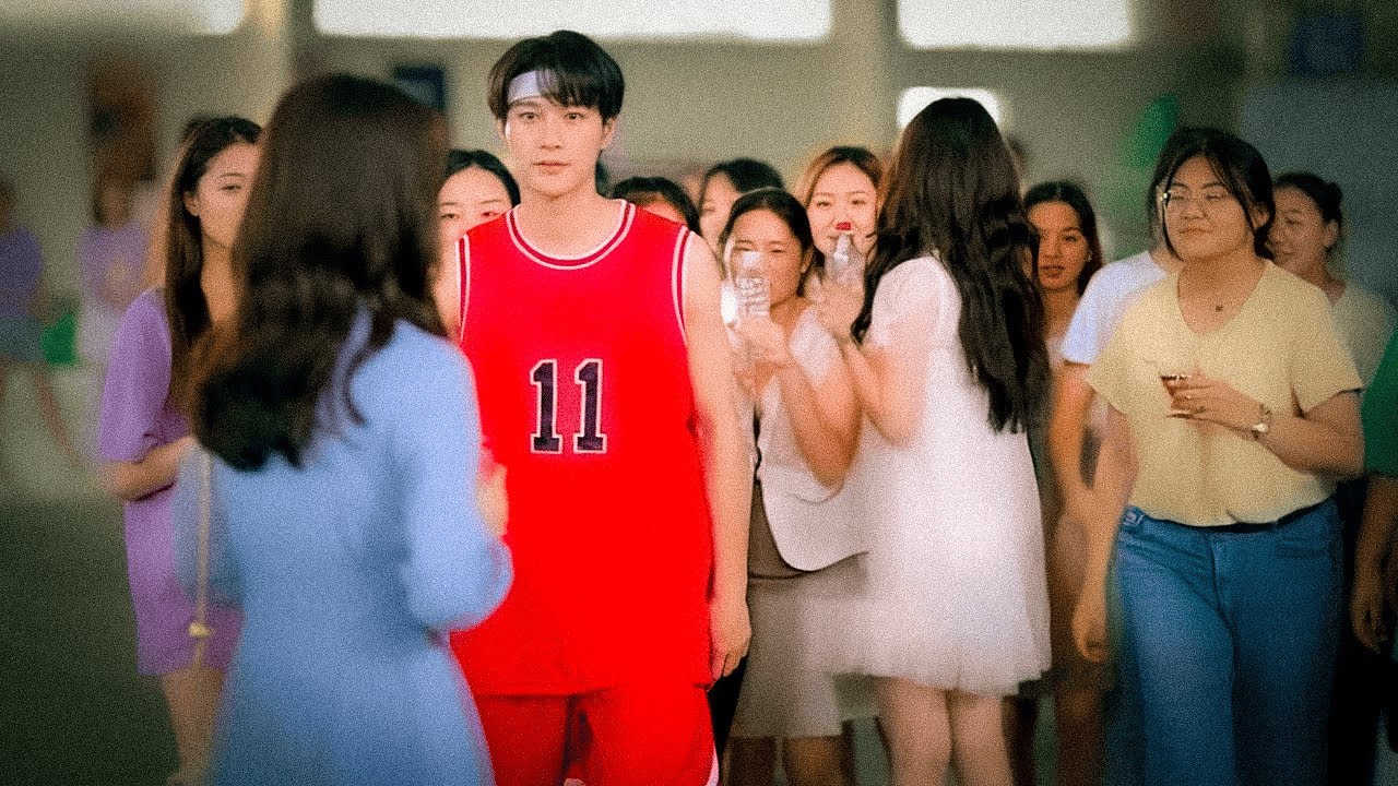 Ela S0FRE BULLYlNG mas se APAIXONA pelo REI da ESCOLA que protege ela pra SEMPRE - Recap DORAMAS