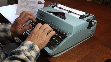 1967 Facit TP2 typewriter at work