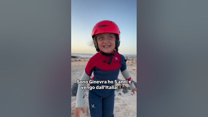 Ginevra cade mentre fa Surf! #ginevrasurf #shorts