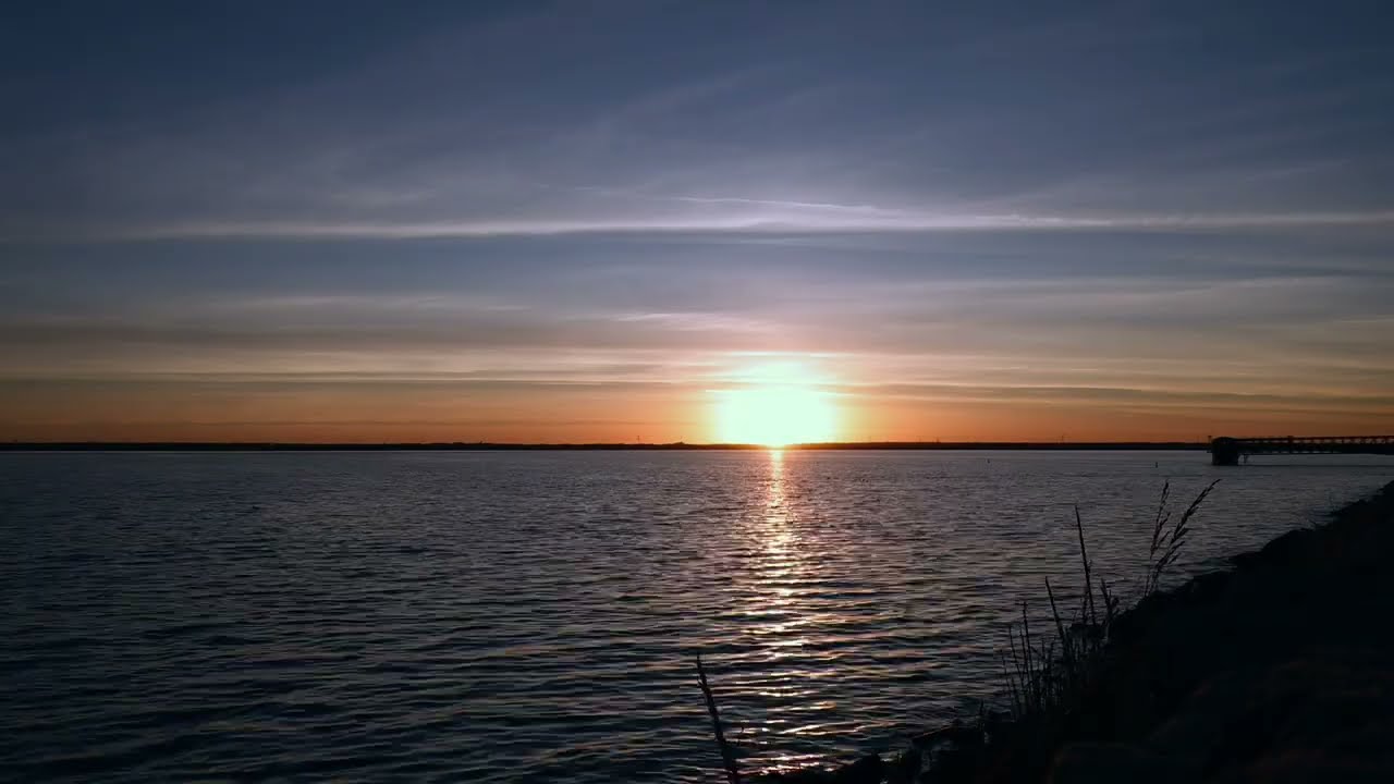 As 2025 Ends: A Sunset Farewell (Auld Lang Syne)