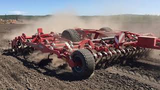 New Holland T7040 and KUHN Prolander 6000