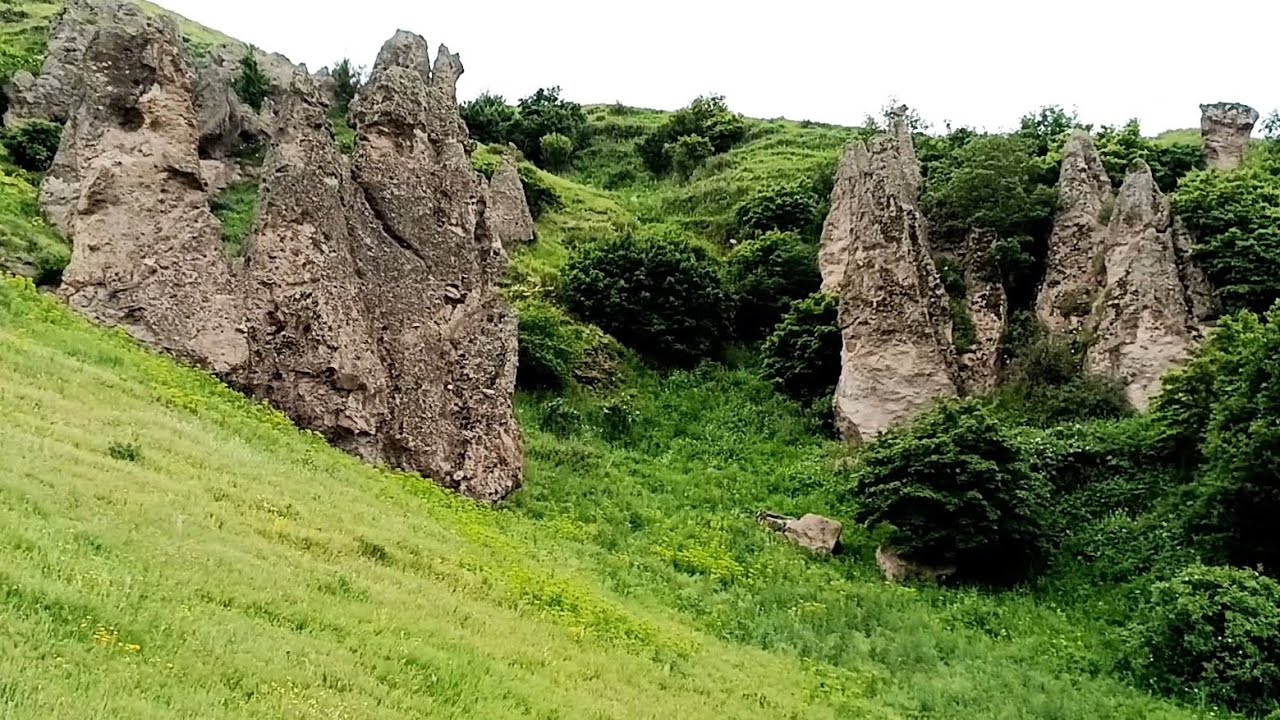 Laçın, Mirik kəndi Laleyçənin dərəsi. Sazda Səyyaf Kəlbəcərli