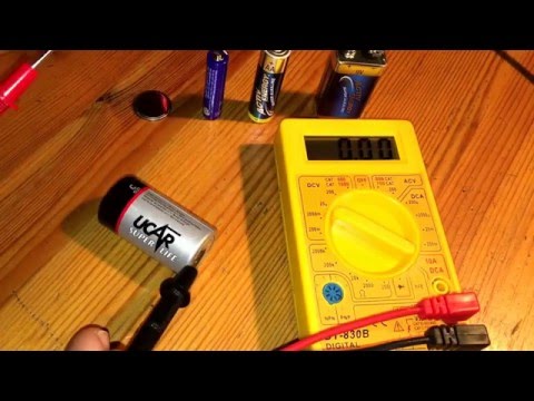 Batterie testen mit Multimeter Knopfbatterie 9 Volt Block Spannung AA und AAA DCV messen Anleitung