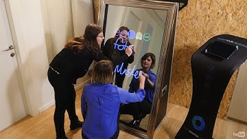 Mirror Me Booth: 