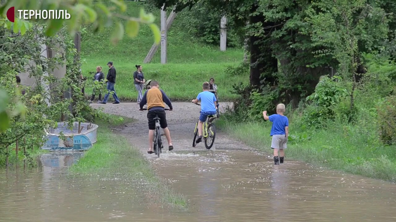Через паводок підтопило смт. Коропець