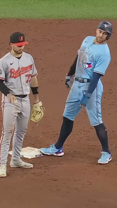 George Springer is the sneakiest player in MLB 🤣🤣