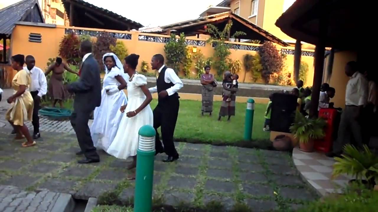 african electric slide (= Nyasha's wedding YouTube