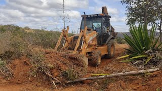 Raspando capim (ACEIRO) contra fogo retroescavadeira case 580 M / case backhoe loader