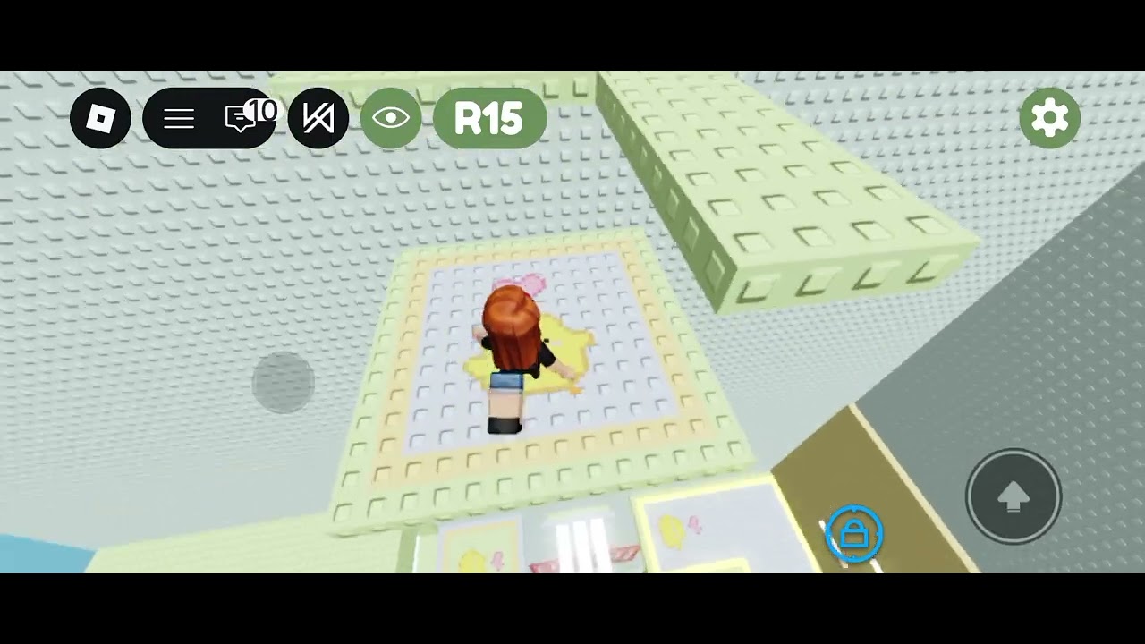 Jugando a una torre de roblox
