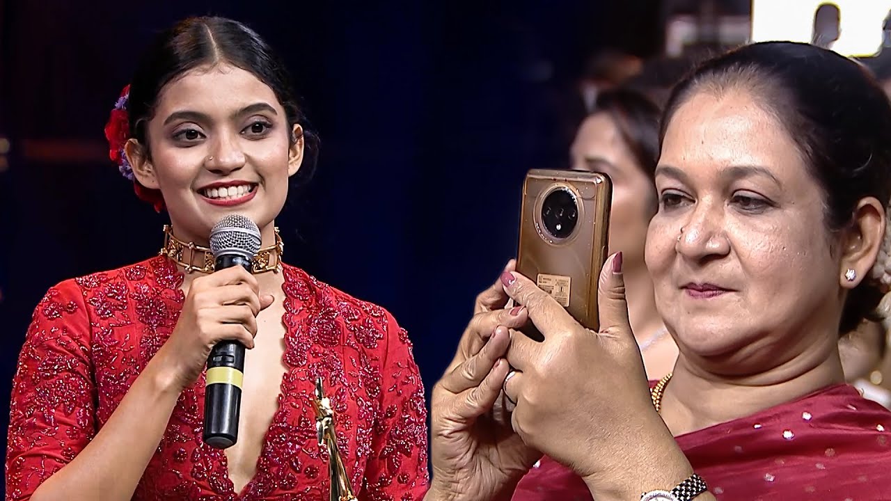 A super cute moment, Anna Ben's mother captured Anna's heartfelt speech on her mobile