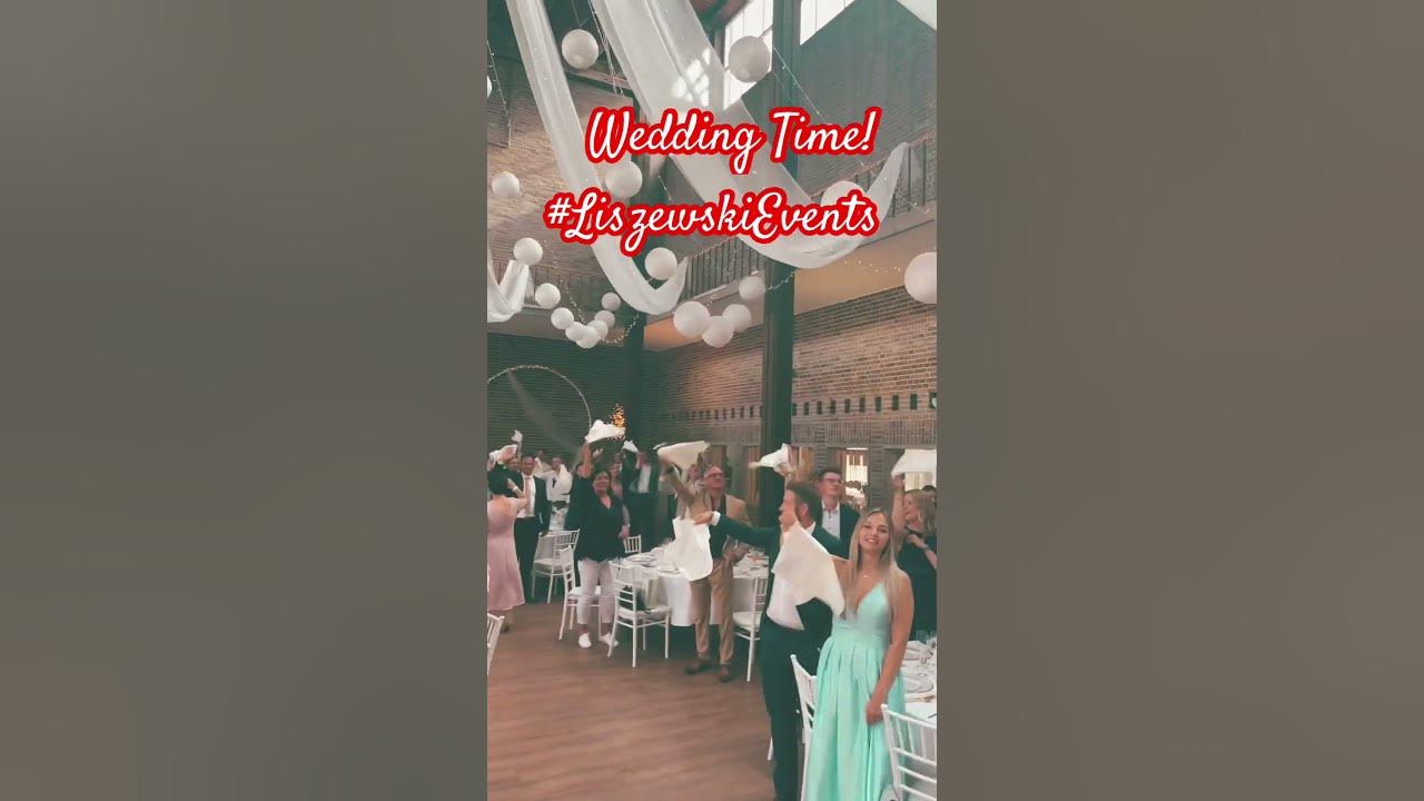 Best Wedding Entrance Ever ! Sarà perché ti amo