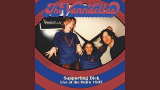 Video voorbeeld van "The Vanndellas - Run To Me (Live)"