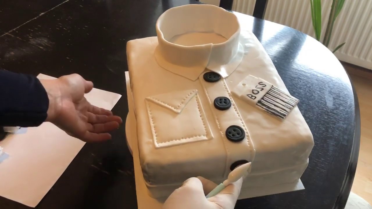 تزين كيك بشكل القميص راقي لاعياد الميلاد