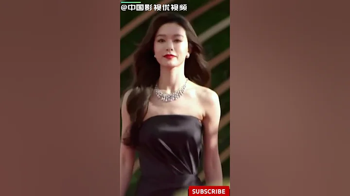 #文詠珊 憑《消失的她》斬獲佳績，身穿黑色開叉長裙，紅唇大波浪風情萬種 - 天天要聞